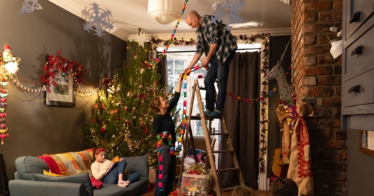 family decorating for the holidays